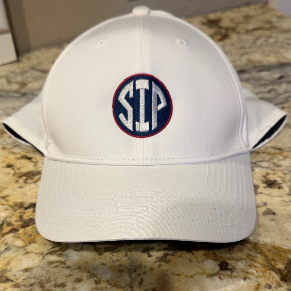 Nike White Sip Baseball Hat